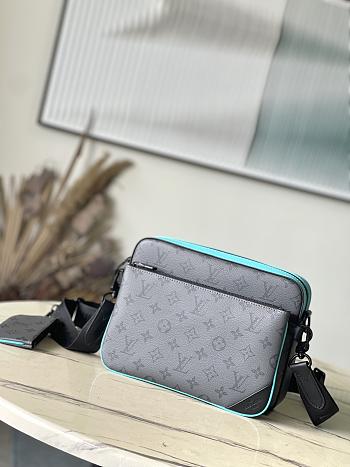 Louis Vuitton LV Trio Messenger Turquoise 25 x 18.5 x 7 cm