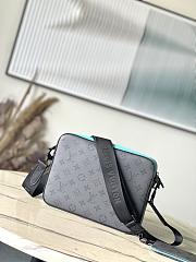 Louis Vuitton LV Trio Messenger Turquoise 25 x 18.5 x 7 cm - 4