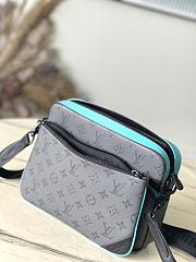 Louis Vuitton LV Trio Messenger Turquoise 25 x 18.5 x 7 cm - 3