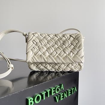 Bottega Veneta Small Rumple Messenger White 21x14x5cm