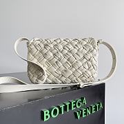 Bottega Veneta Small Rumple Messenger White 21x14x5cm - 4