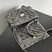 Bottega Veneta Small Rumple Messenger Grey 21x14x5cm - 2