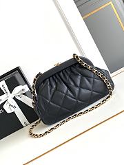 Chanel Clutch Lambskin Gold Black 24x16x8cm - 2