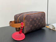 Louis Vuitton LV Locker Dopp Kit Monogram Dust 23 x 13 x 12 cm - 3