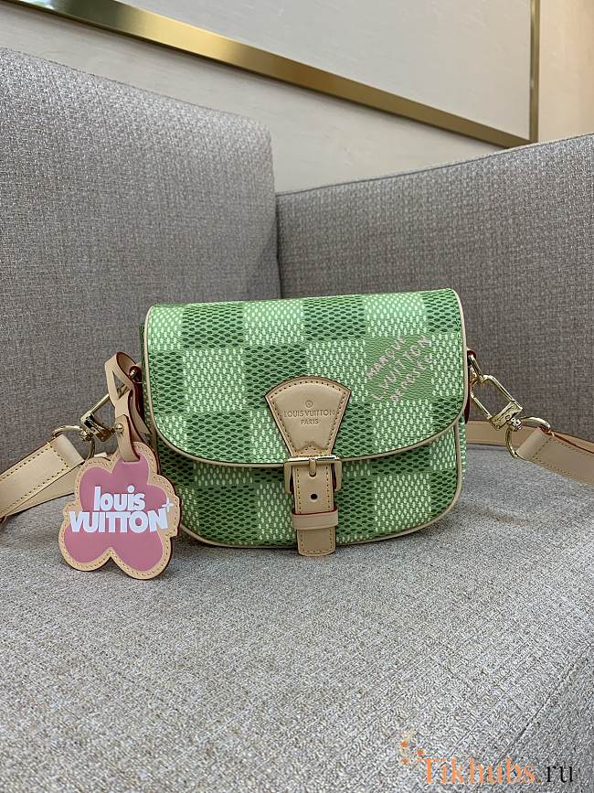 Louis Vuitton LV Bag Montsouris Damier Green 20x17x7cm - 1