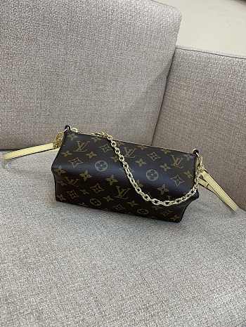 Louis Vuitton LV Bloom Pouch Banana Yellow 22.5 x 13 x 13 cm