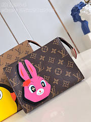 Louis Vuitton LV Trio Toilet Pouch Animonogram 25 x 20 x 5.5 cm - 4