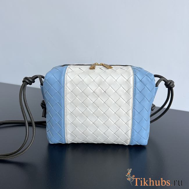 Bottega Veneta Small Loop Camera Bag White Blue 22x15.5x9cm - 1