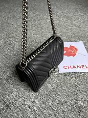 Chanel Leboy Chevron Black Caviar Silver 25cm - 3