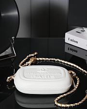 Chanel White Clutches 18x13x6cm - 3