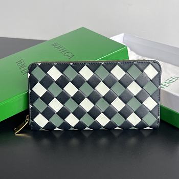 Bottega Veneta Leather Intrecciato Bifold Wallet