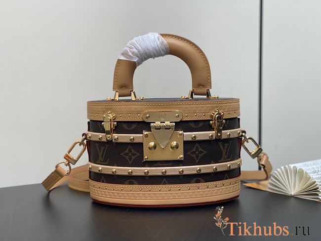 Louis Vuitton LV Ellis Bag Monogram 19.5 x 12 x 11.5 cm - 1