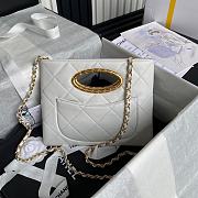 Chanel Clutch Lambskin Gold Plated Metal White 25x19x3cm - 4
