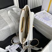 Chanel Clutch Lambskin Gold Plated Metal White 25x19x3cm - 2