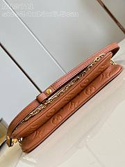 Louis Vuitton LV Liv Pochette Cognac 24x13x6.5cm - 3