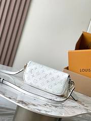 Louis Vuitton LV Wallet On Chain Ivy White 23.5 x 12 x 4.3 cm - 4