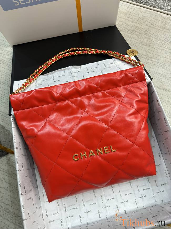 Chanel Small 22 Handbag Red Gold 35x37x7cm - 1