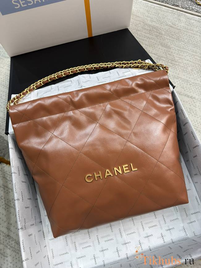 Chanel Small 22 Handbag Brown Gold 35x37x7cm - 1