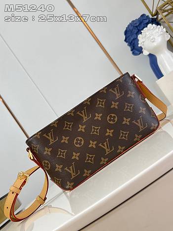 Louis Vuitton LV Monogram Shoulder Bag 25x13x7.5cm