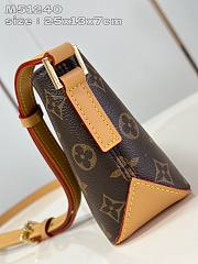 Louis Vuitton LV Monogram Shoulder Bag 25x13x7.5cm - 3