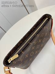 Louis Vuitton LV Monogram Shoulder Bag 25x13x7.5cm - 2