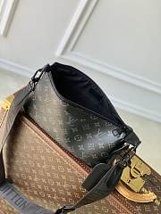 Louis Vuitton LV Pochette Monogram Accessoire XL 28 x 16.5 x 9 cm - 2