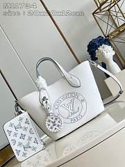 Louis Vuitton LV Blossom PM White Blue 20 x 20 x 12.5 cm - 1