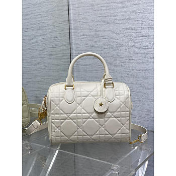 Dior Groove 25 Bag White Macrocannage Calfskin 25 x 19 x 16 cm