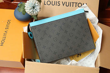 Louis Vuitton LV Pochette Voyage MM 27 x 21 x 6 cm