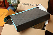 Louis Vuitton LV Pochette Voyage MM 27 x 21 x 6 cm - 3