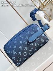 Louis Vuitton LV Locker Blue Dopp Kit 23 x 13 x 12 cm - 4