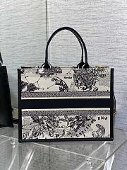 Dior Medium Book Tote Latte Black Zodiac 36.5 x 28 x 16.5 cm - 3