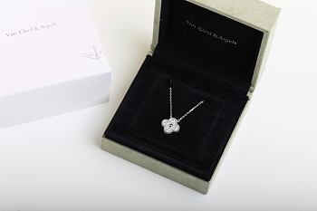 Van Cleef VCA Necklace 02