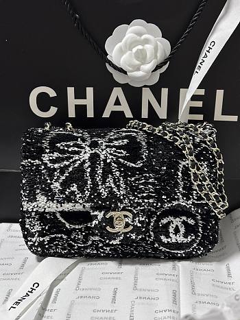 Chanel 24B Flap Bag Black 21cm