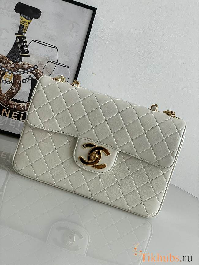 Chanel Jumbo Flap Bag White Lamskin Gold 30x21x8cm - 1