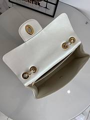 Chanel Jumbo Flap Bag White Lamskin Gold 30x21x8cm - 6