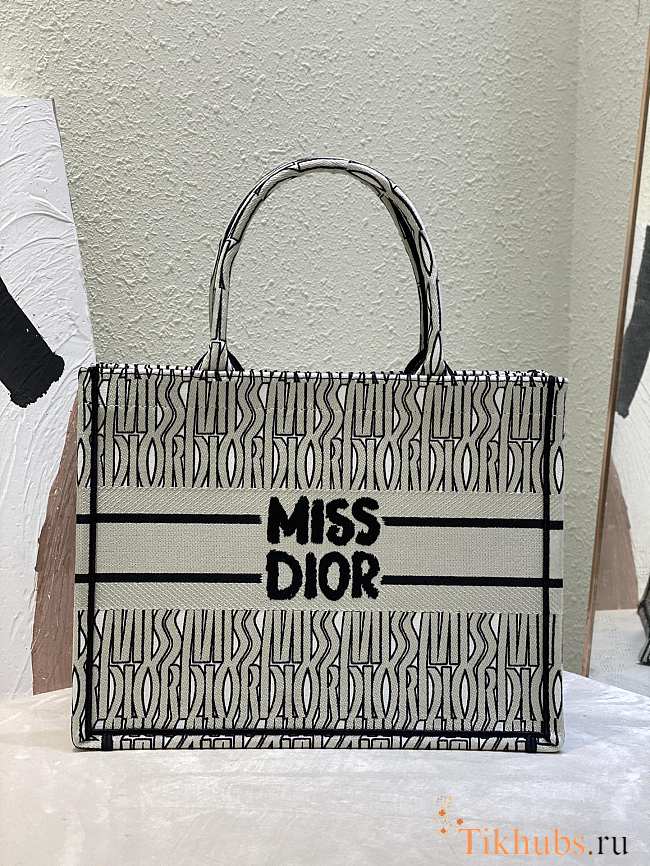 Dior Medium Book Tote White Pale Green 36 x 27.5 x 16.5 cm - 1