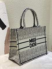 Dior Medium Book Tote White Pale Green 36 x 27.5 x 16.5 cm - 5