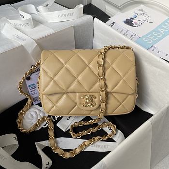 Chanel Flap Bag Beige Gold Lambskin 21x14x9cm