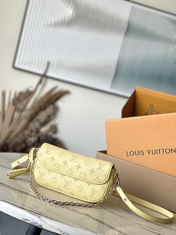 Louis Vuitton LV Wallet On Chain Ivy Yellow 23.5 x 12 x 4.3 cm