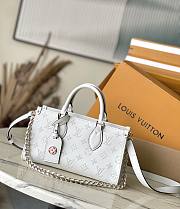 Louis Vuitton LV OnTheGo East West White 25x13x10cm - 1