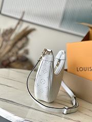 Louis Vuitton LV Loop Bag White 23x13x6cm - 3