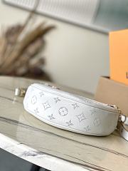 Louis Vuitton LV Loop Bag White 23x13x6cm - 2