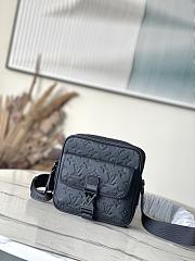 Louis Vuitton LV Getaway Messenger G65 Black 17x7.8x18cm - 1