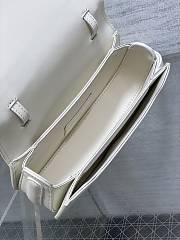 Dior Small 30 Montaigne Top Handle Bag White Calfskin 19 x 9 x 8 cm - 5