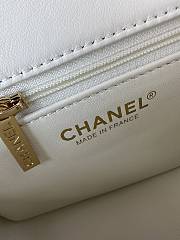 Chanel Mini Flap Bag Lambskin Gold White 19x13.5x7cm - 5