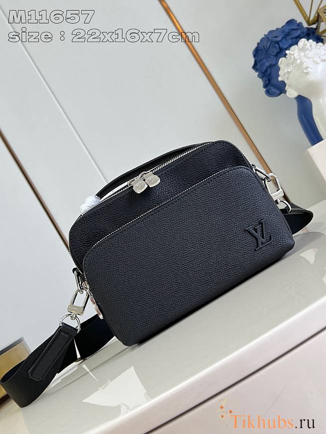 Louis Vuitton LV Avenue Messenger Taiga Black Bag 22.5x16x7.5cm - 1