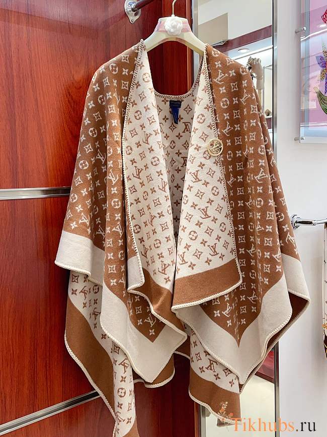 Louis Vuitton LV Cape Scarf 137x152cm - 1