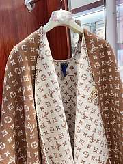 Louis Vuitton LV Cape Scarf 137x152cm - 4