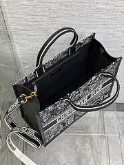 Dior Medium Book Tote Black White Plan de Paris 36.5x28x16.5 cm - 2